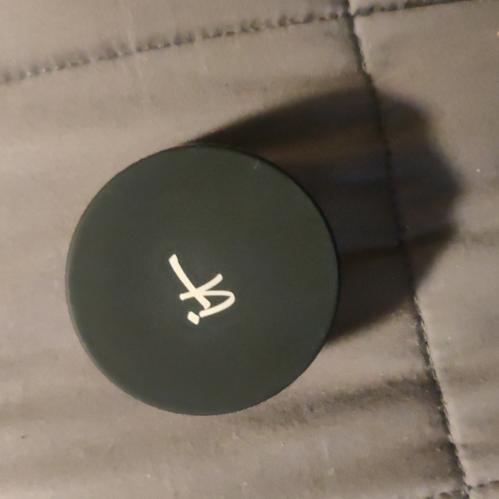 Translucent powder